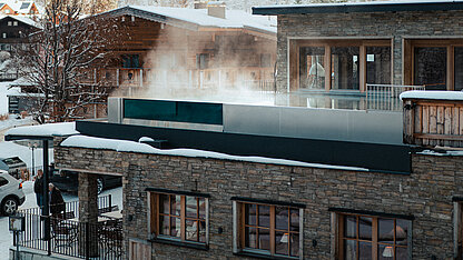 Wellnessurlaub Vorarlberg mit Skypool im Genusshotel Vermala Sky Pool im Winter beim Genusshotel Vermala nach Schneefall