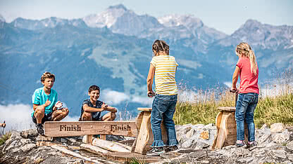 Kinder beim Spielen am Abenteuerberg Hochjoch